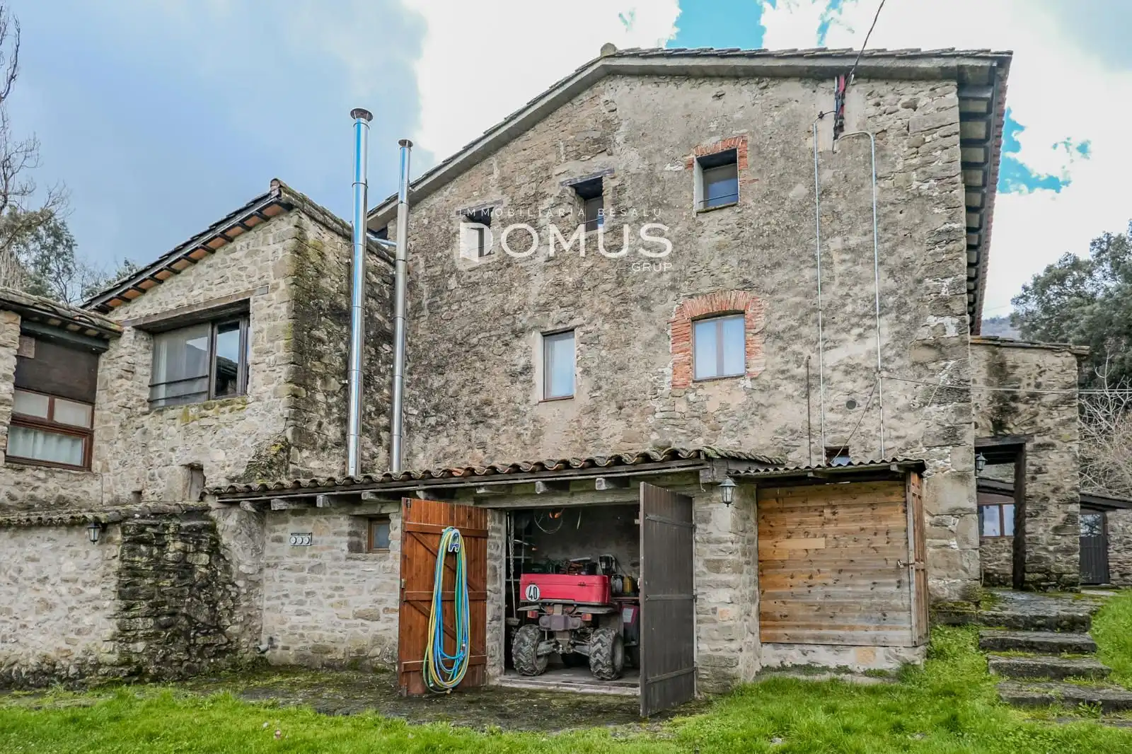 Vista exterior de Finca rústica en venta en Santa Pau con Calefacción, Parquet y Piscina