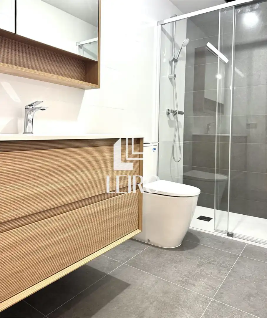 Baño de Apartamento en venta en Vilagarcía de Arousa con Calefacción, Terraza y Trastero