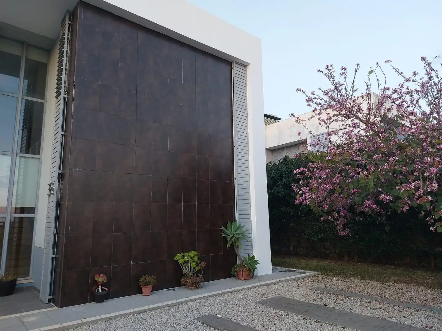 Vista exterior de Casa adosada en venta en Rozas de Puerto Real con Parquet