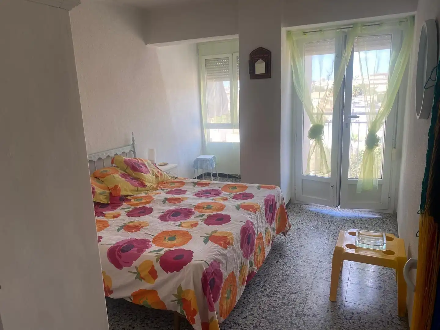 Habitación de Apartamento de alquiler en Torrevieja con Amueblado, Microondas y Balcón
