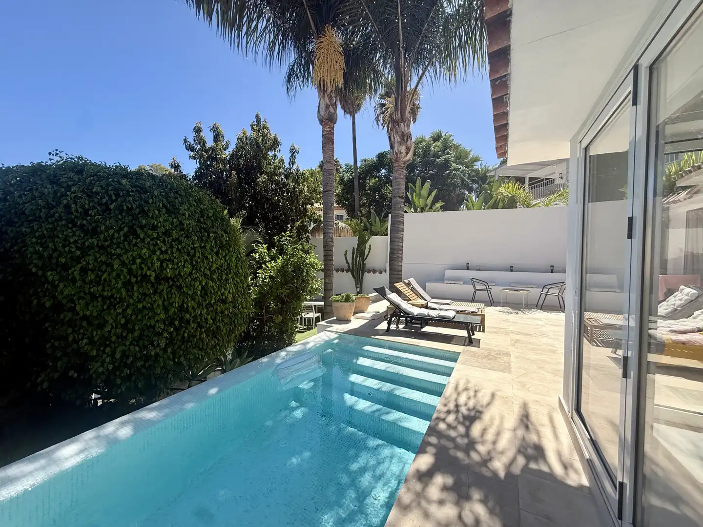 Piscina de Casa o chalet en venta en Marbella con Aire acondicionado, Jardín privado y Terraza