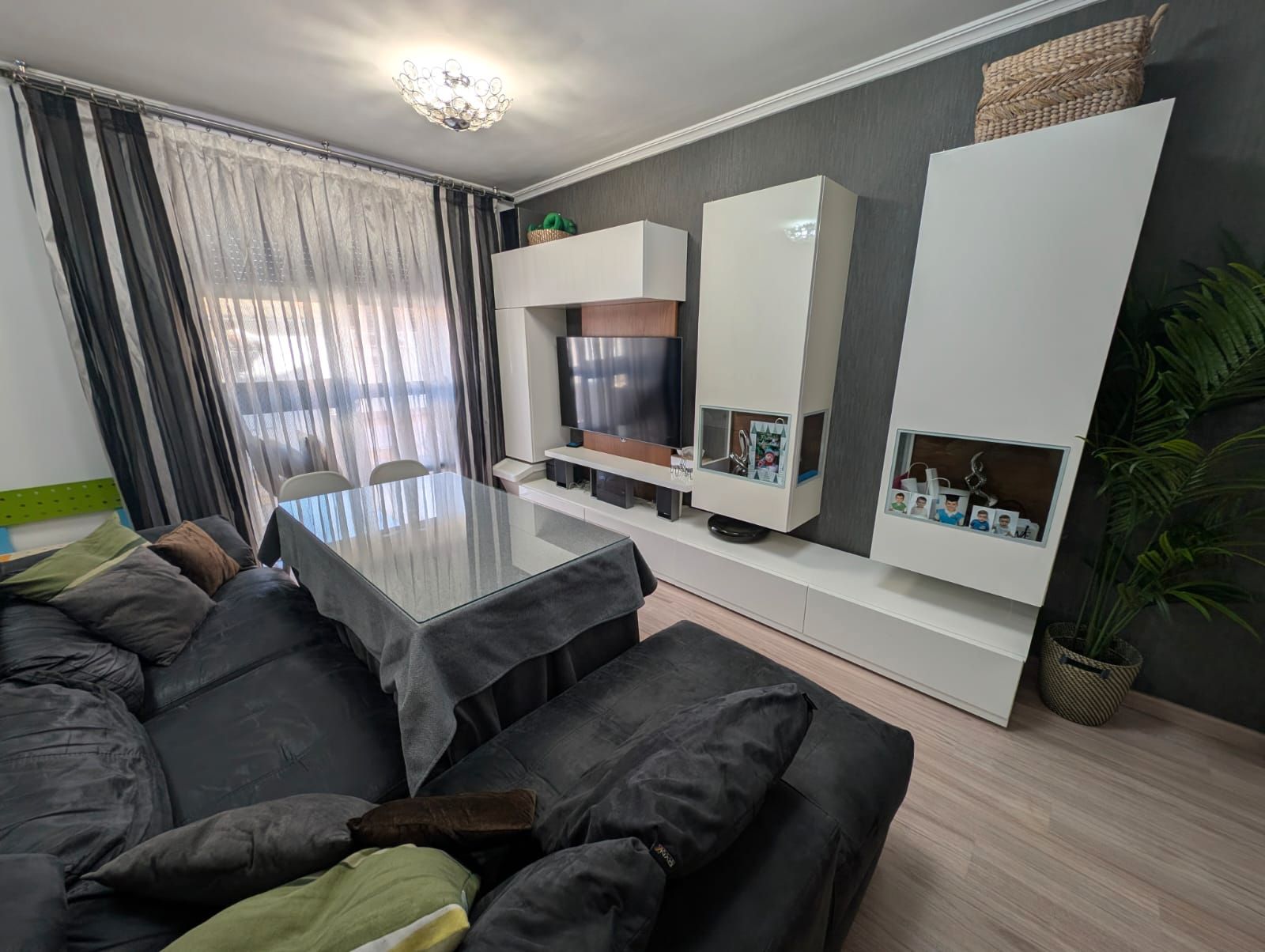 Sala de estar de Piso en venta en Lucena con Terraza, Trastero y Horno