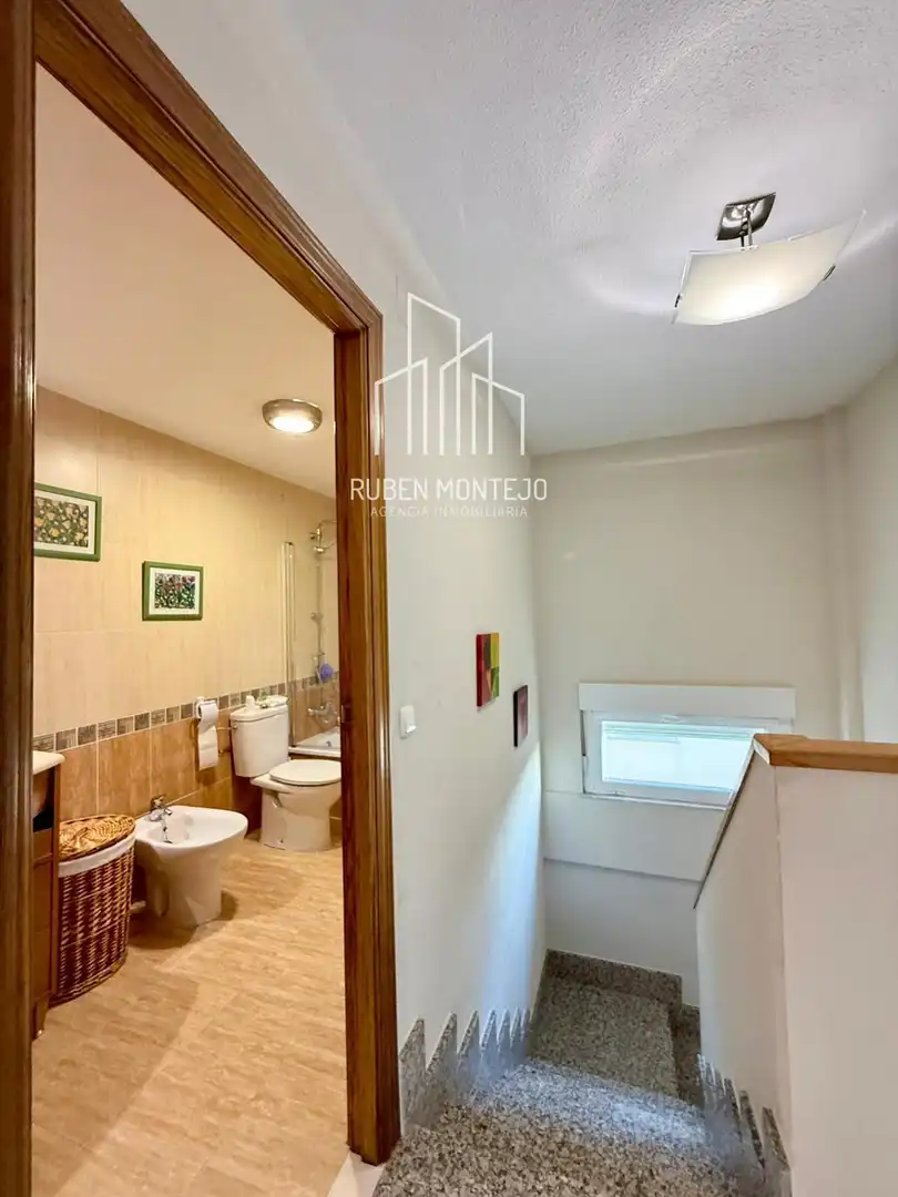 Badezimmer von Einfamilien-Reihenhaus zum Verkauf in Matilla de los Caños del Río mit Heizung, Privatgarten und Terrasse