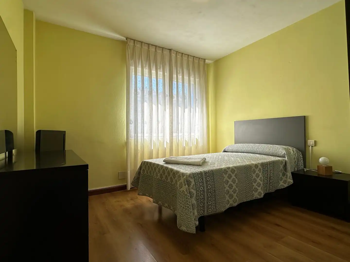 Habitación de Piso en venta en Gijón  con Calefacción, Terraza y Piscina