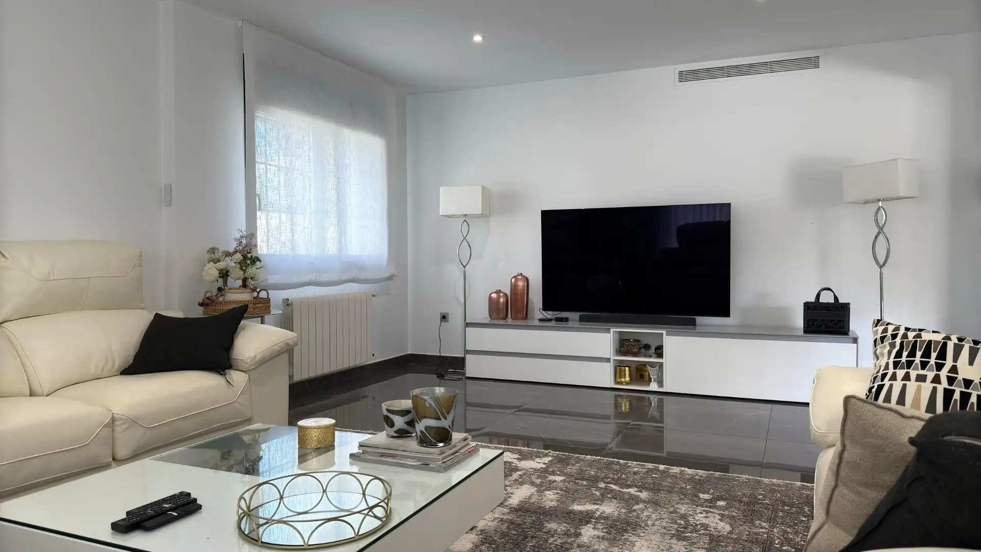 Sala de estar de Casa o chalet en venta en Sant Joan d'Alacant con Aire acondicionado, Calefacción y Jardín privado