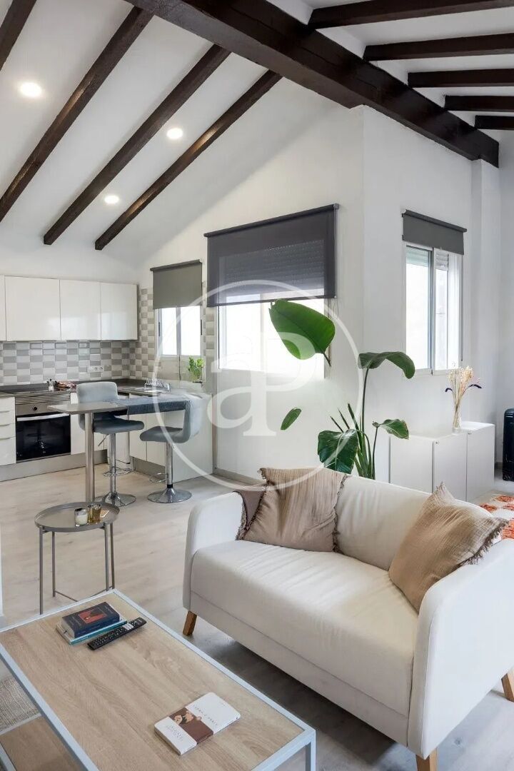 Attic to rent in Carrer de Martí, Gran Via