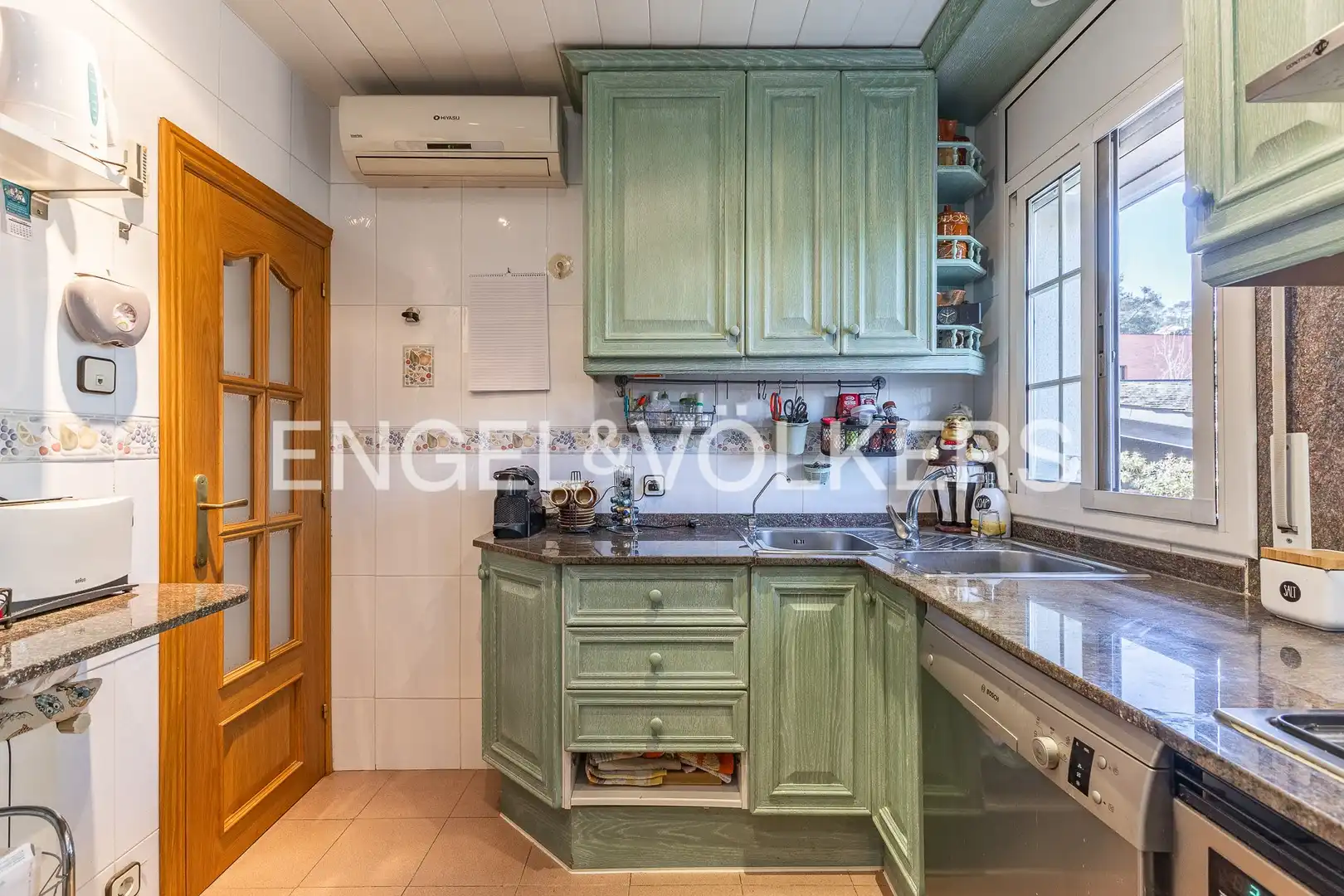 Kitchen of Houses for sale in Sant Cugat del Vallès  with Air Conditioner, Heating and Private garden