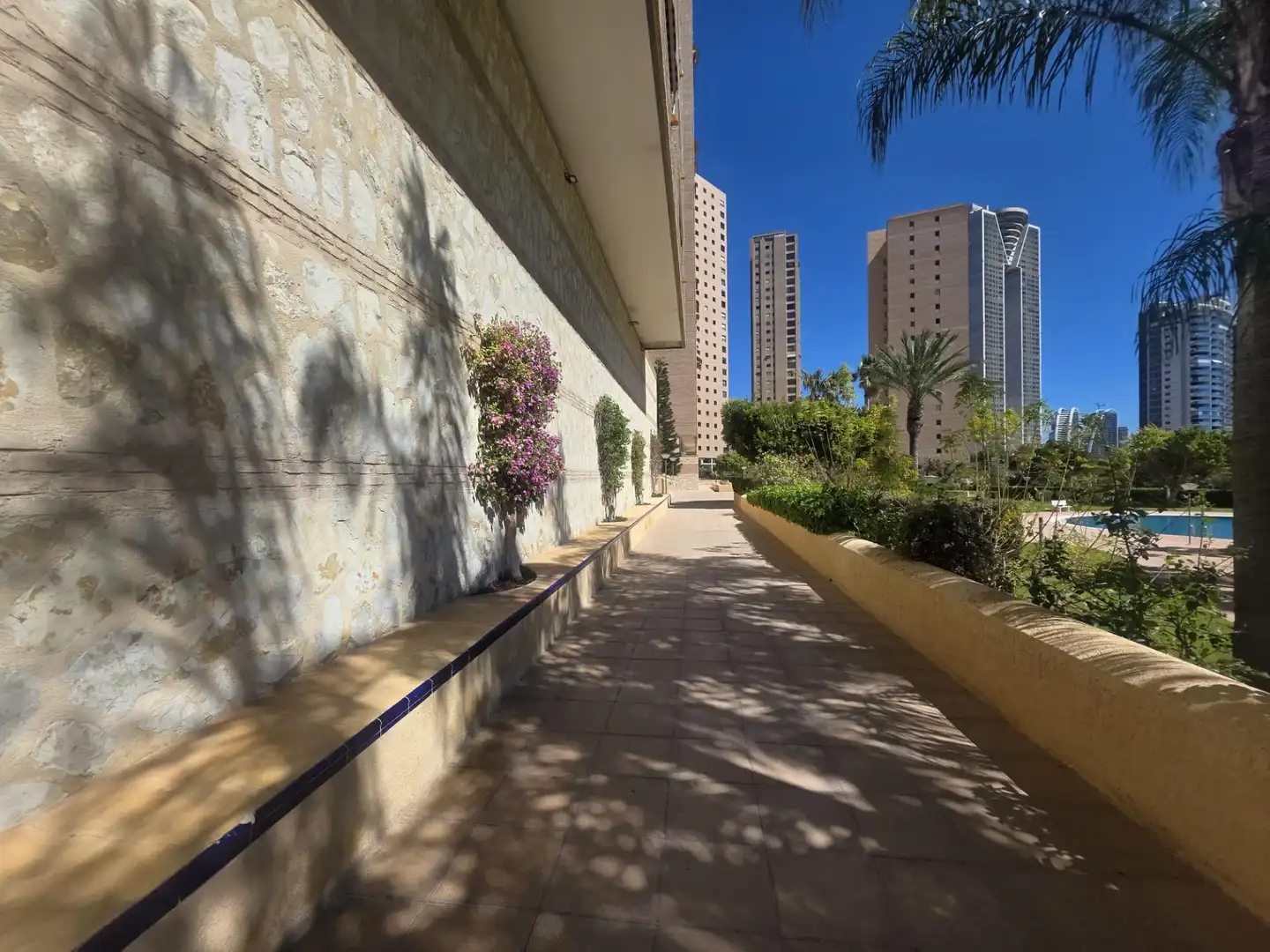 Vista exterior de Piso en venta en Playa Poniente