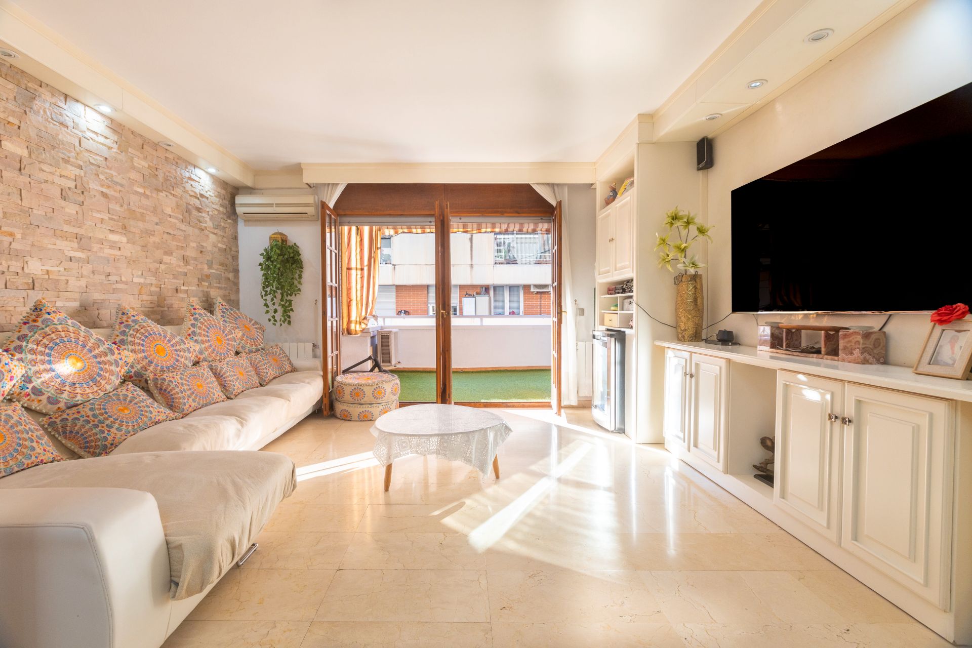 Living room of Single-family semi-detached for sale in Gavà  with Air Conditioner, Terrace and Furnished