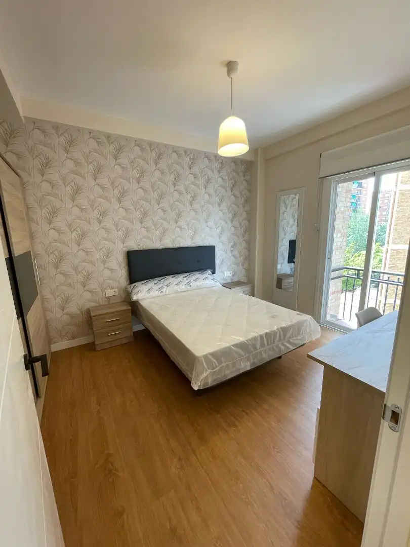Bedroom of Flat for rent in Granada  with Air Conditioner, Heating and Parquet flooring