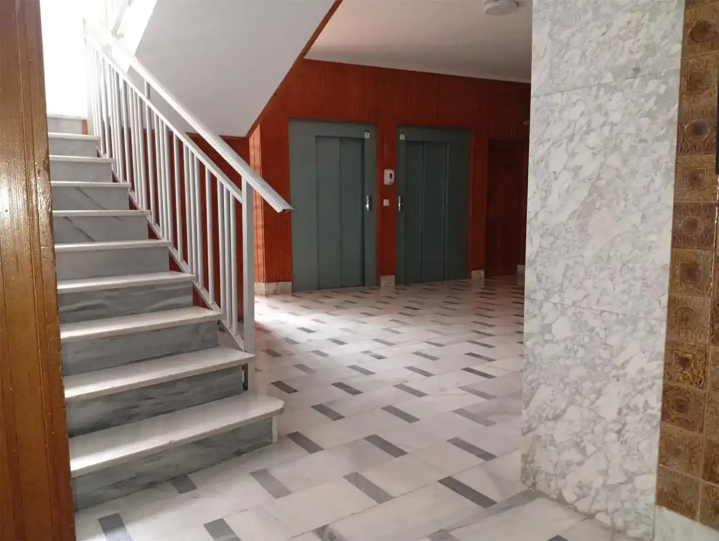 Pis en venda en Baza amb Parquet, Moblat i Forn