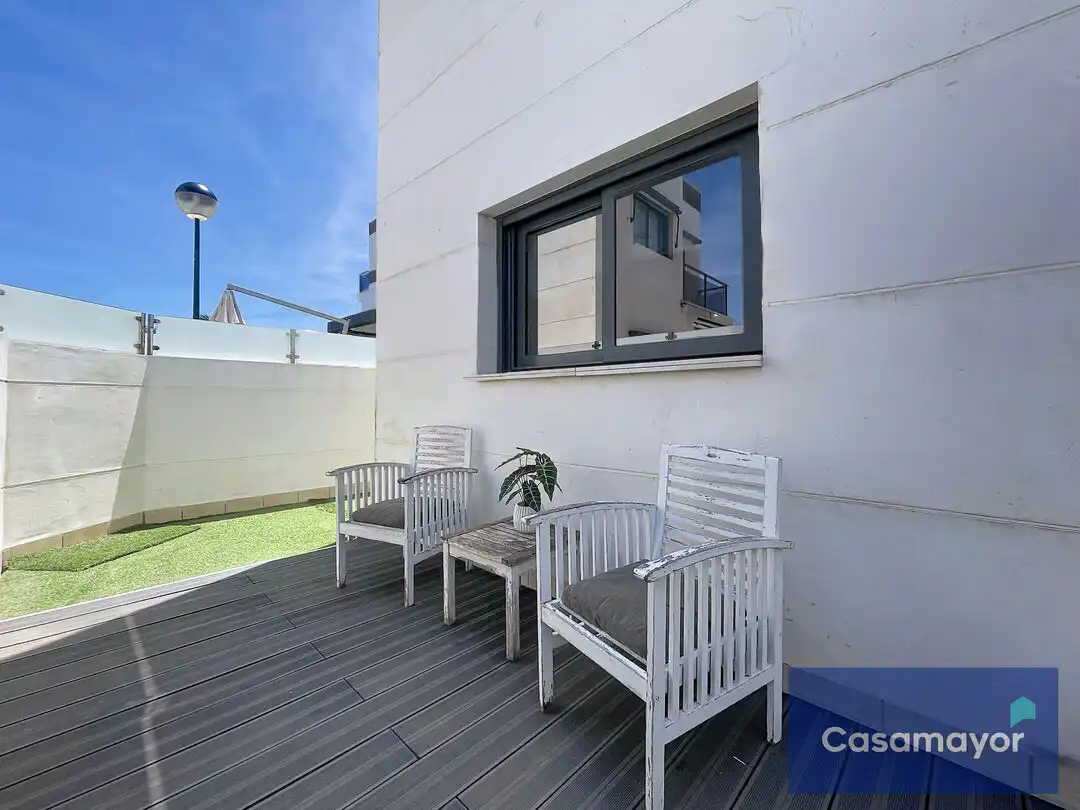 Terrassa de Casa o xalet en venda en Alicante / Alacant amb Aire condicionat, Calefacció i Jardí privat
