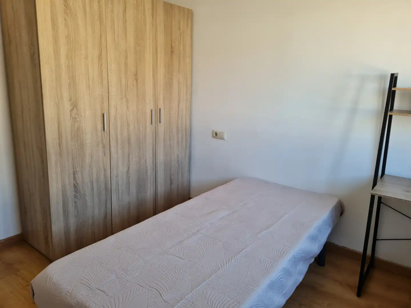 Habitación de Piso de alquiler en Girona con Calefacción, Parquet y Amueblado