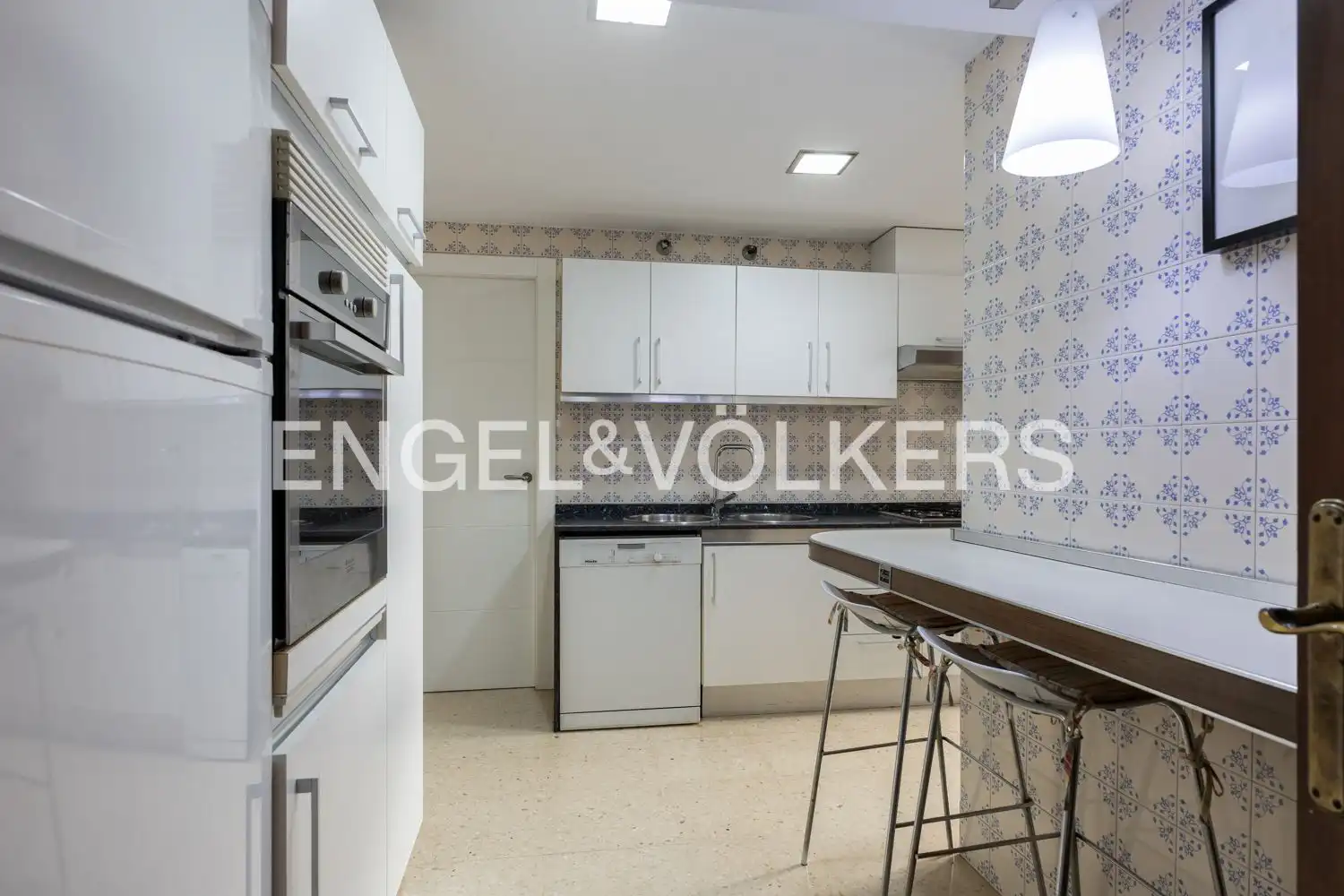 Kitchen of Flat for rent in Valencia  with Air Conditioner, Heating and Parquet flooring