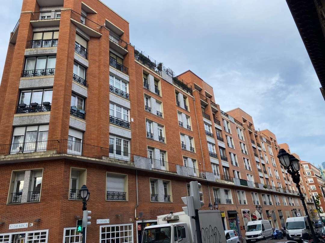 Vista exterior de Pis en venda en Bilbao  amb Calefacció