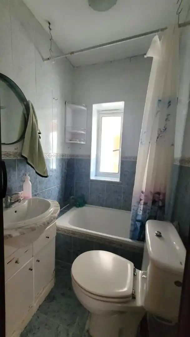 Bathroom of Flat for sale in Madrid