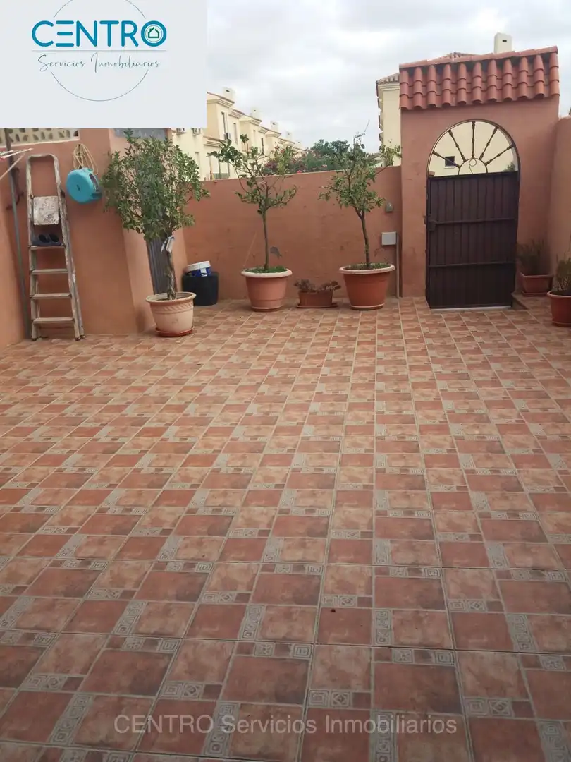 Terrassa de Casa adosada en venda en Algeciras amb Aire condicionat