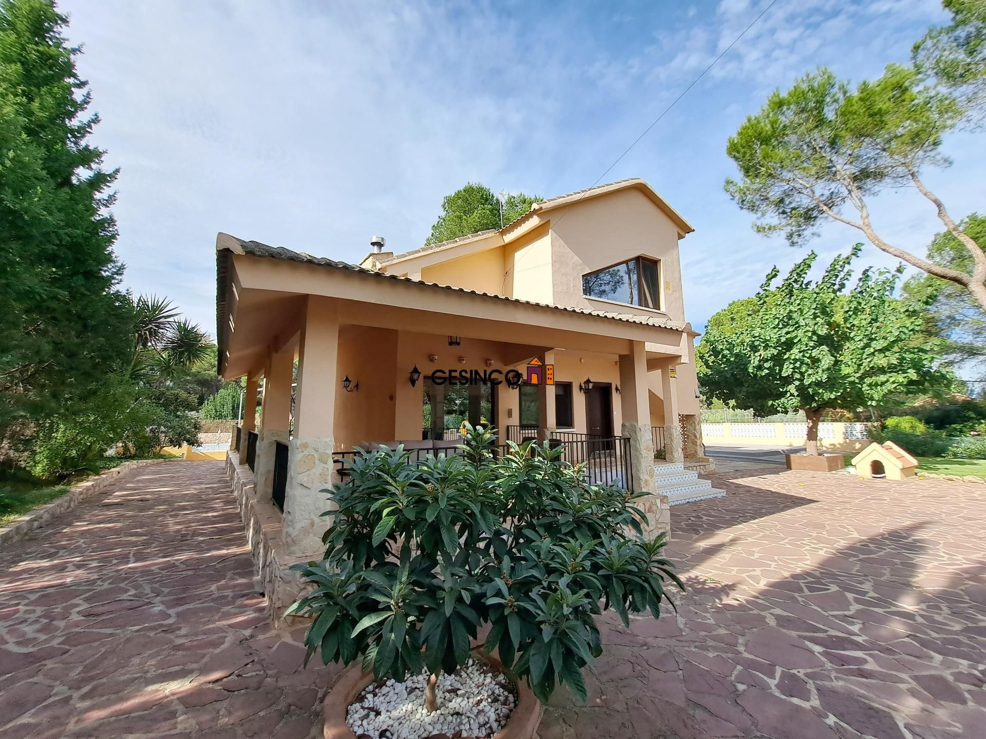 Vista exterior de Casa o xalet en venda en Genovés amb Aire condicionat, Jardí privat i Terrassa