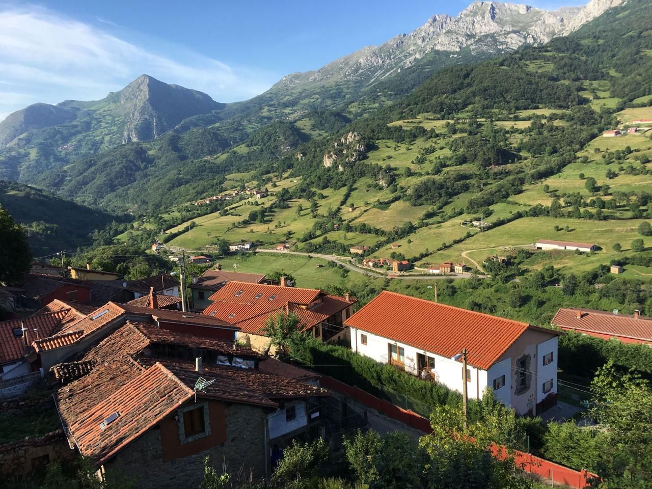 Vista exterior de Finca rústica en venda en Quirós amb Calefacció, Jardí privat i Terrassa