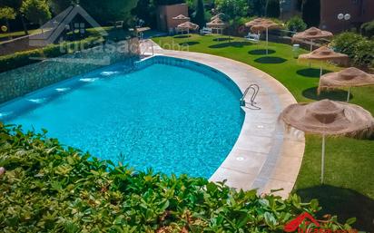 Swimming pool of Flat for sale in  Córdoba Capital  with Air Conditioner, Heating and Private garden