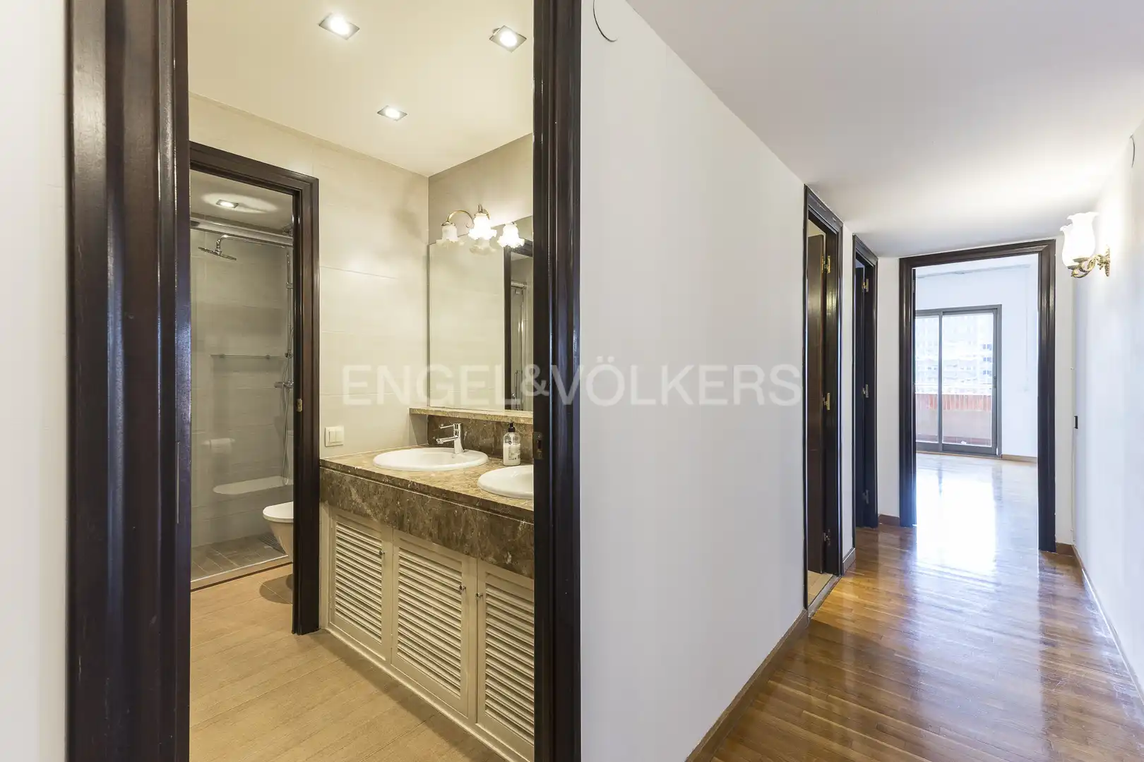 Bathroom of Flat for sale in Barcelona  with Air Conditioner, Heating and Private garden