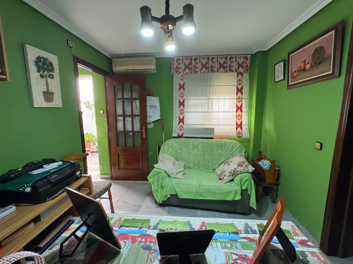 Living room of Houses for sale in Sevilla  with Air Conditioner, Private garden and Terrace