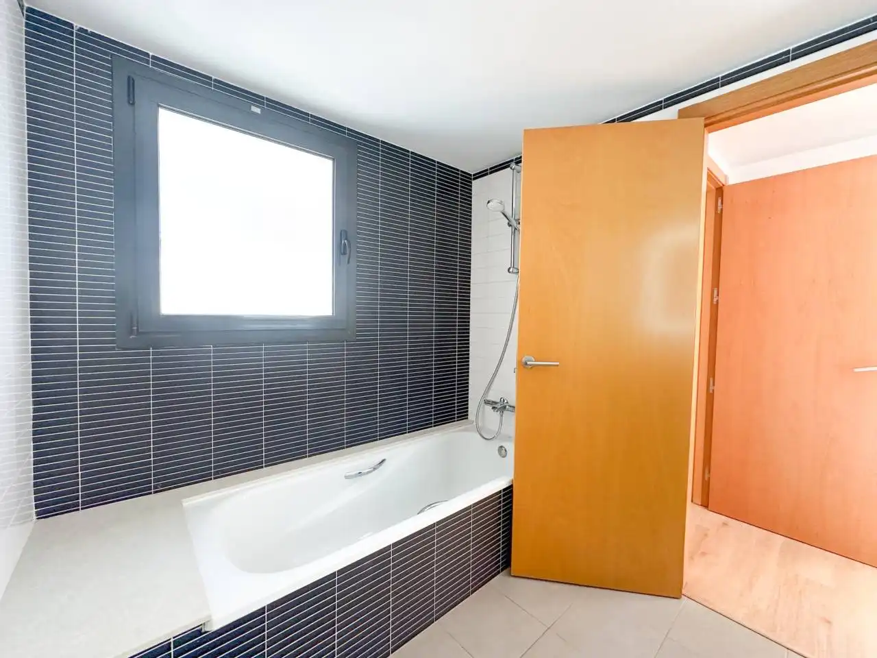 Bany de Pis en venda en Girona amb Aire condicionat, Calefacció i Parquet