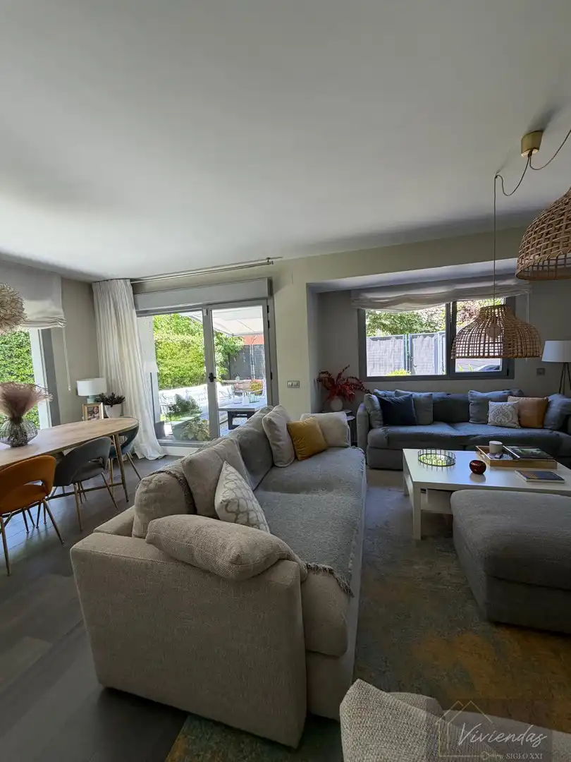 Sala d'estar de Casa o xalet en venda en Boadilla del Monte amb Aire condicionat, Calefacció i Terrassa