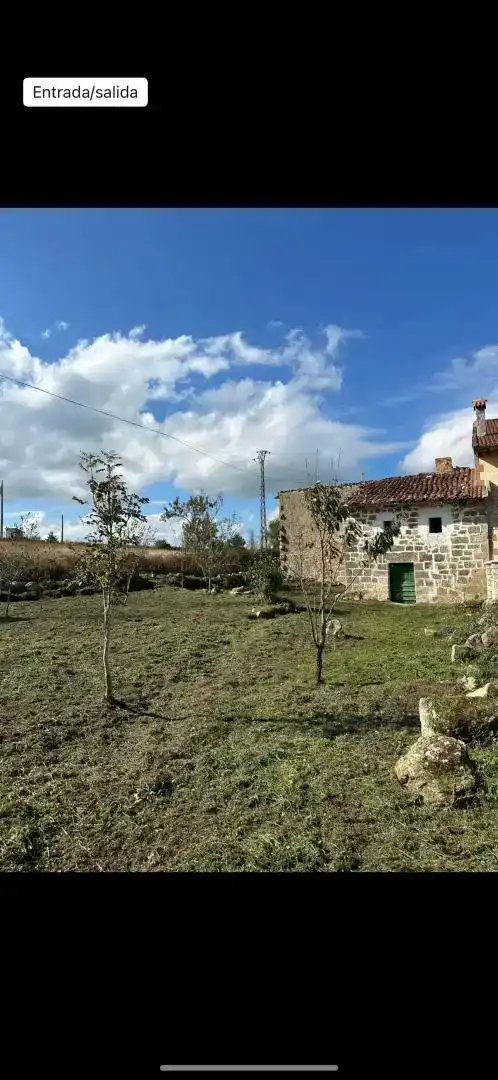 Casa adosada en venda en Valle de Valdebezana amb Jardí privat