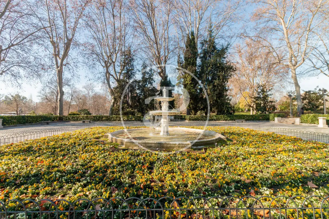 Jardí de Pis de lloguer en Madrid amb Aire condicionat, Calefacció i Moblat