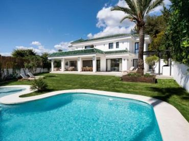 Casa amb piscina en venda a Nueva Andalucía