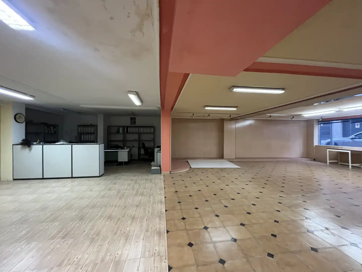 Gewerbefläche zum Verkauf in Calle Ronda del Salvador, imagen 2