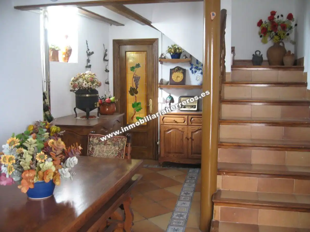Casa adosada en venta en Viguera con Calefacción, Parquet y Trastero