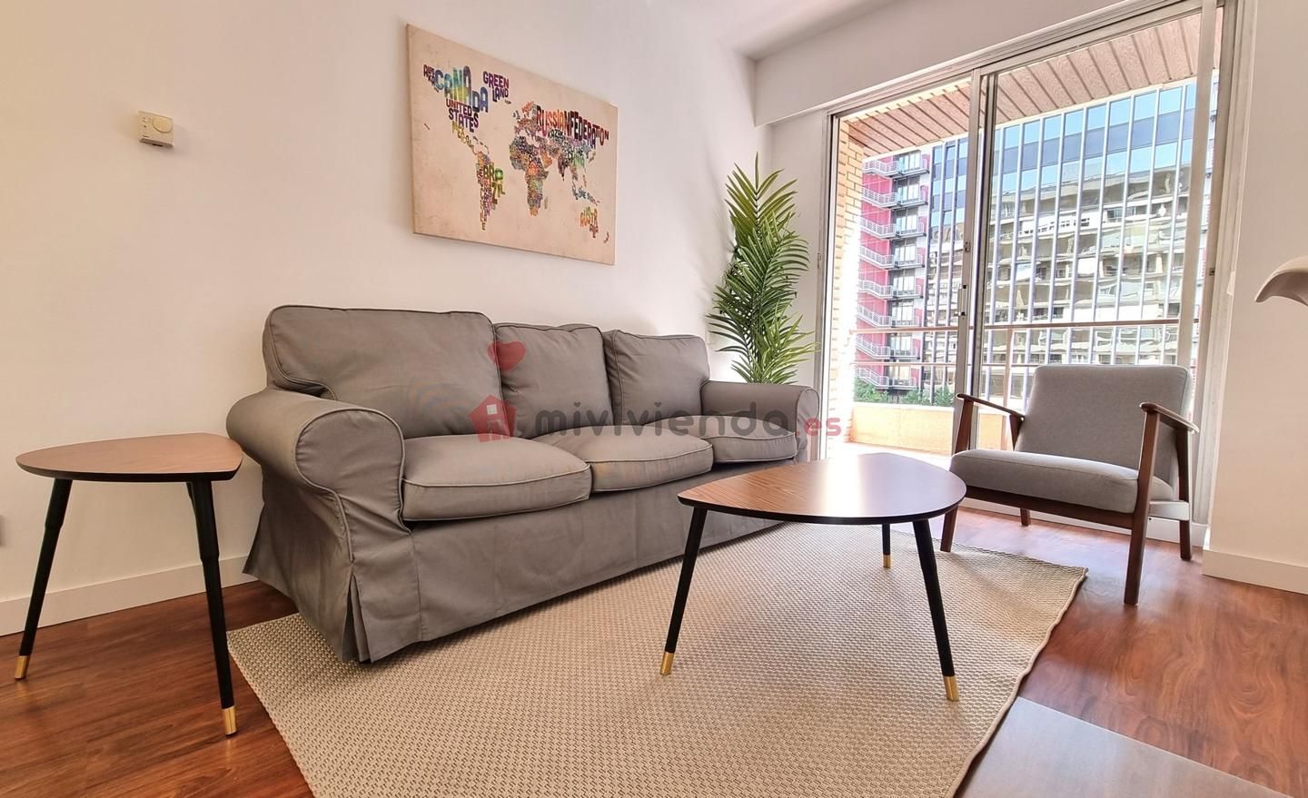 Sala d'estar de Apartament de lloguer en  Madrid Capital amb Aire condicionat, Calefacció i Terrassa