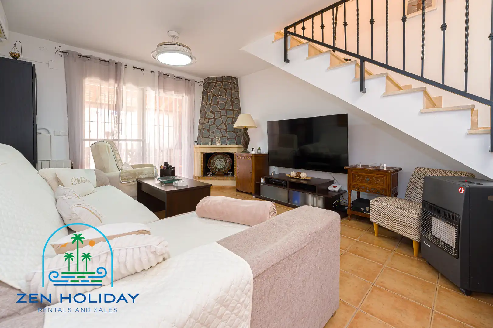 Sala de estar de Casa adosada en venta en Busot con Aire acondicionado, Calefacción y Jardín privado