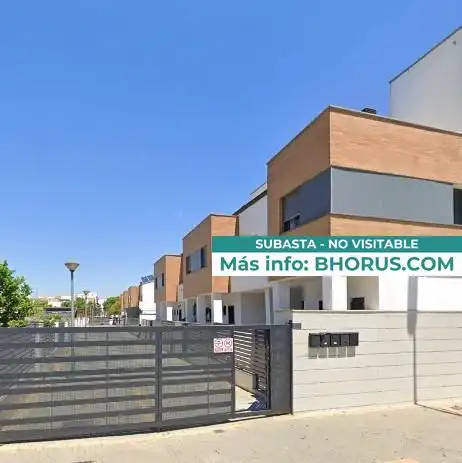 Casa amb piscina en venda a VIA AURELIA 16