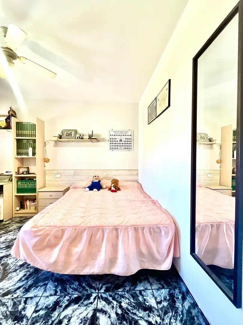 Habitación de Casa adosada en venta en Valls con Aire acondicionado, Calefacción y Jardín privado