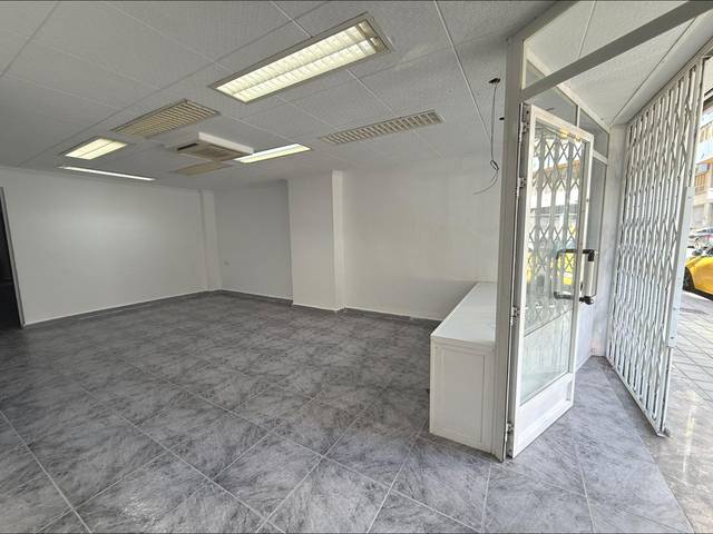 Local comercial en Alquiler en Calle del Astrónomo Comas Solá en Florida Baja
