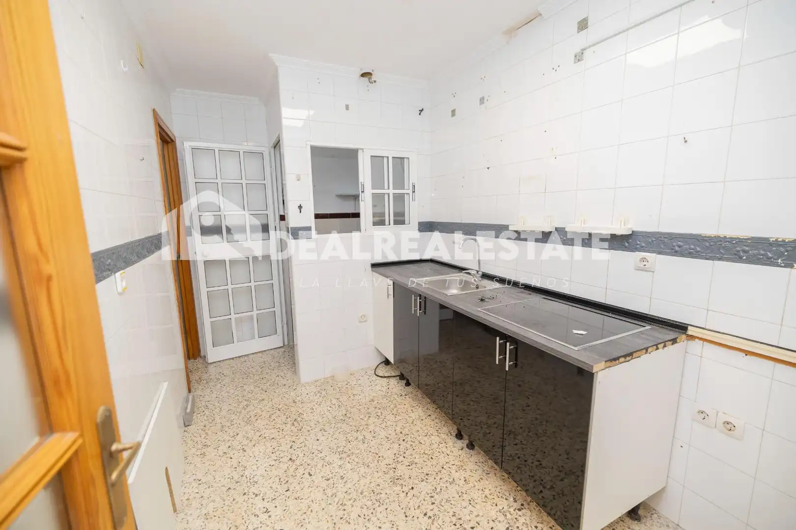 Cuina de Pis en venda en La Rinconada amb Aire condicionat, Terrassa i Balcó