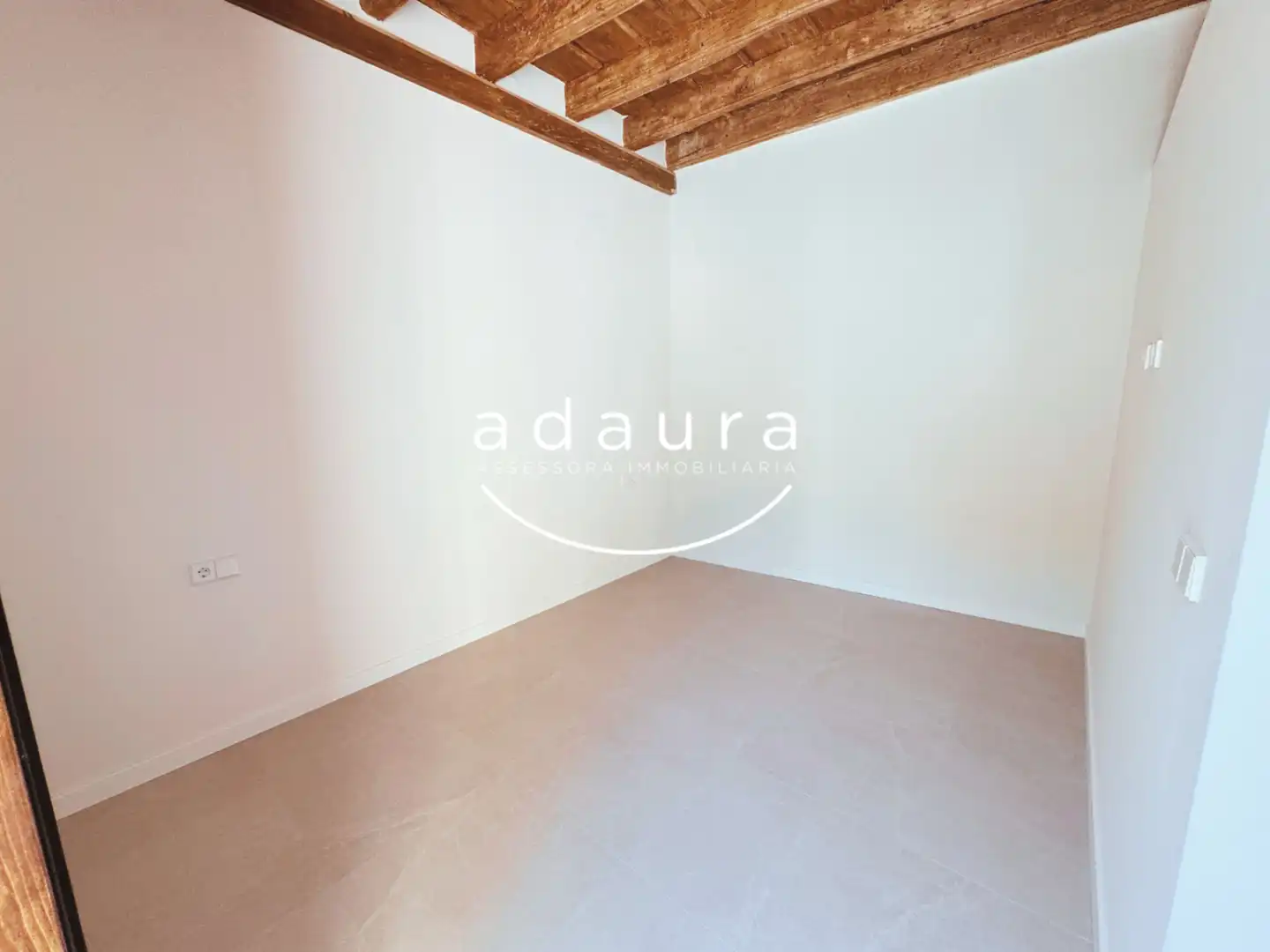 Schlafzimmer von Erdgeschoss zur Miete in Mataró mit Klimaanlage, Heizung und Privatgarten