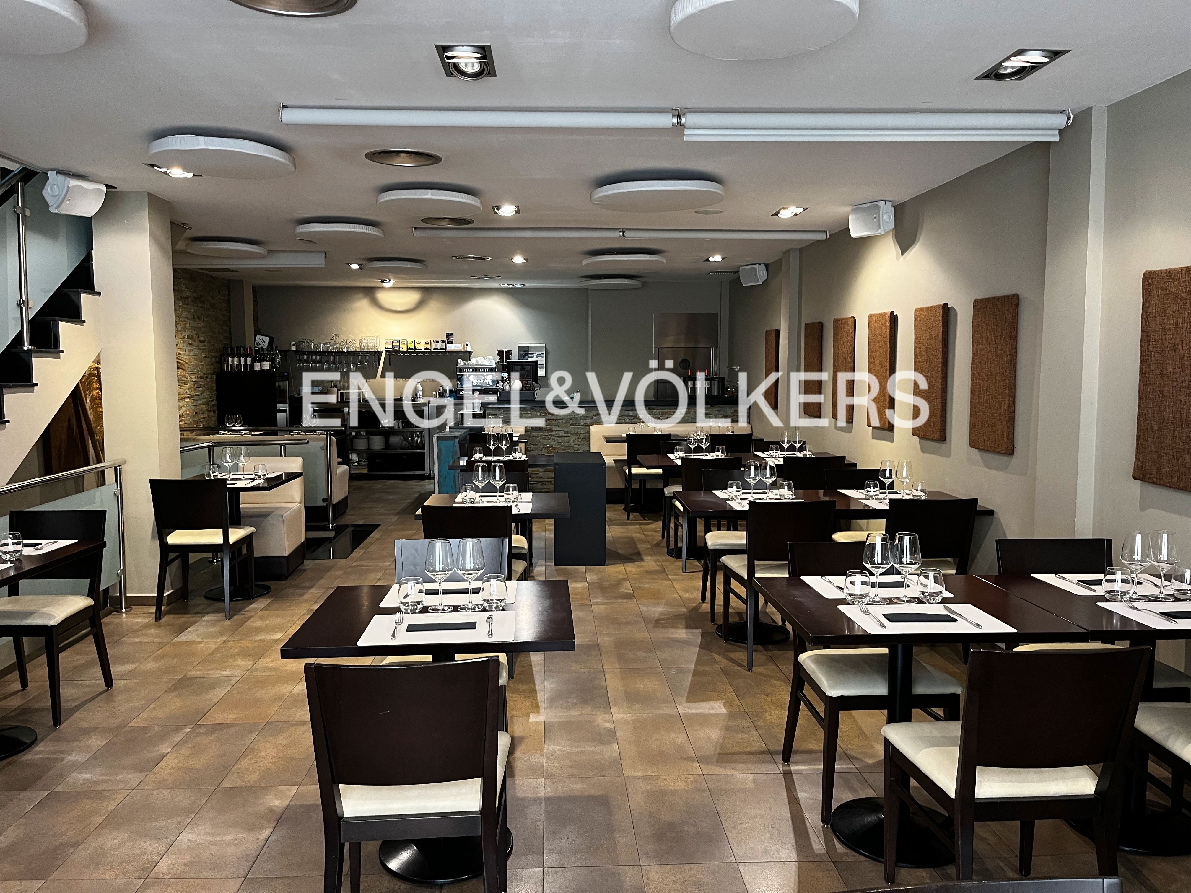 Premises for sale in Los Villares  with Air Conditioner and Furnished