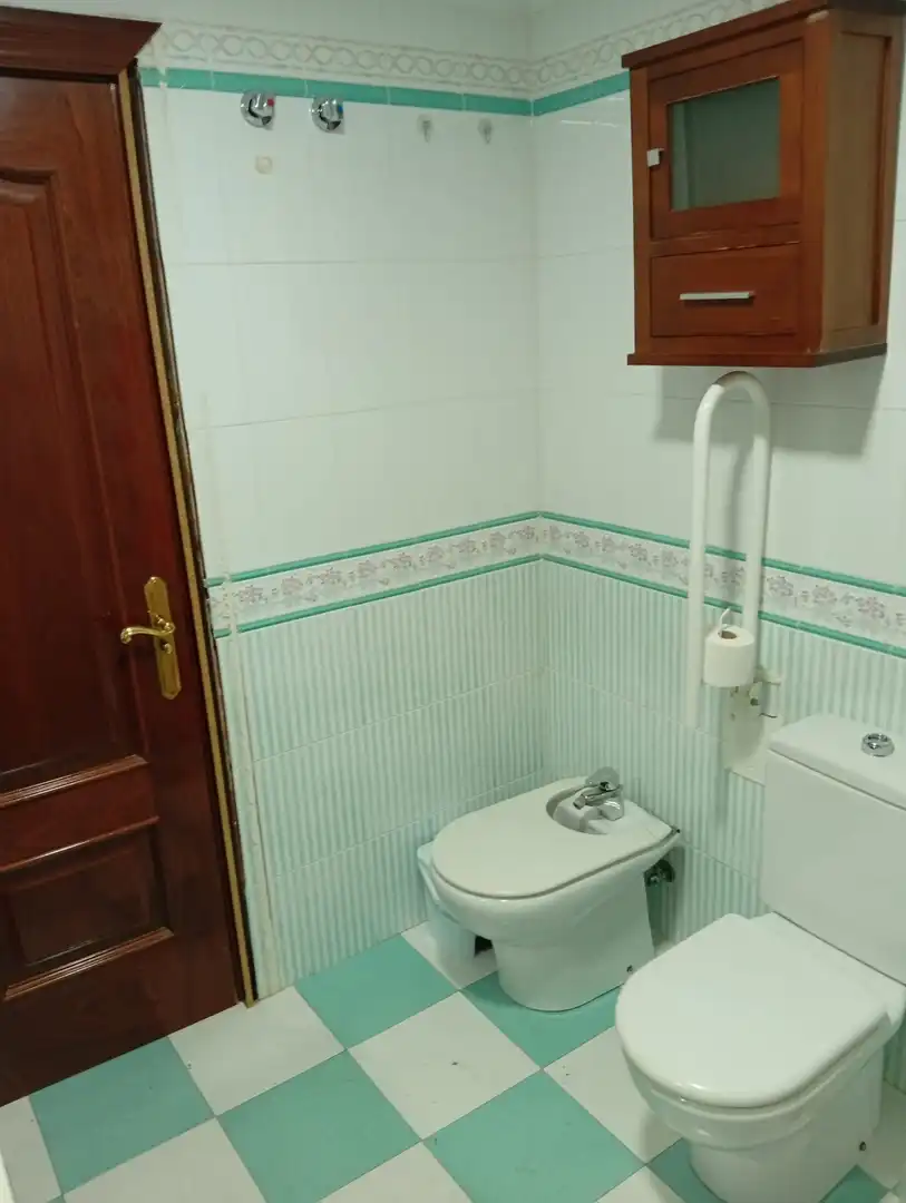 Bathroom of Flat for sale in Málaga  with Air Conditioner and Terrace