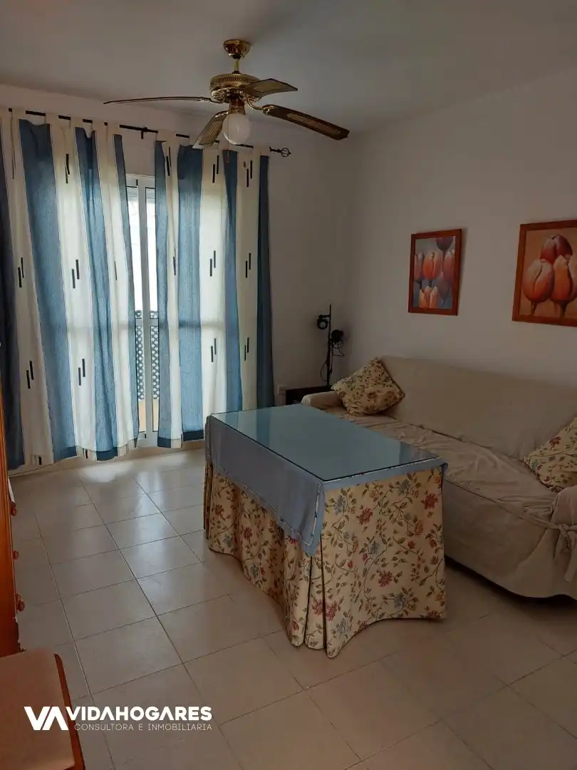 Sala de estar de Piso en venta en Rota con Terraza, Piscina y Piscina comunitaria