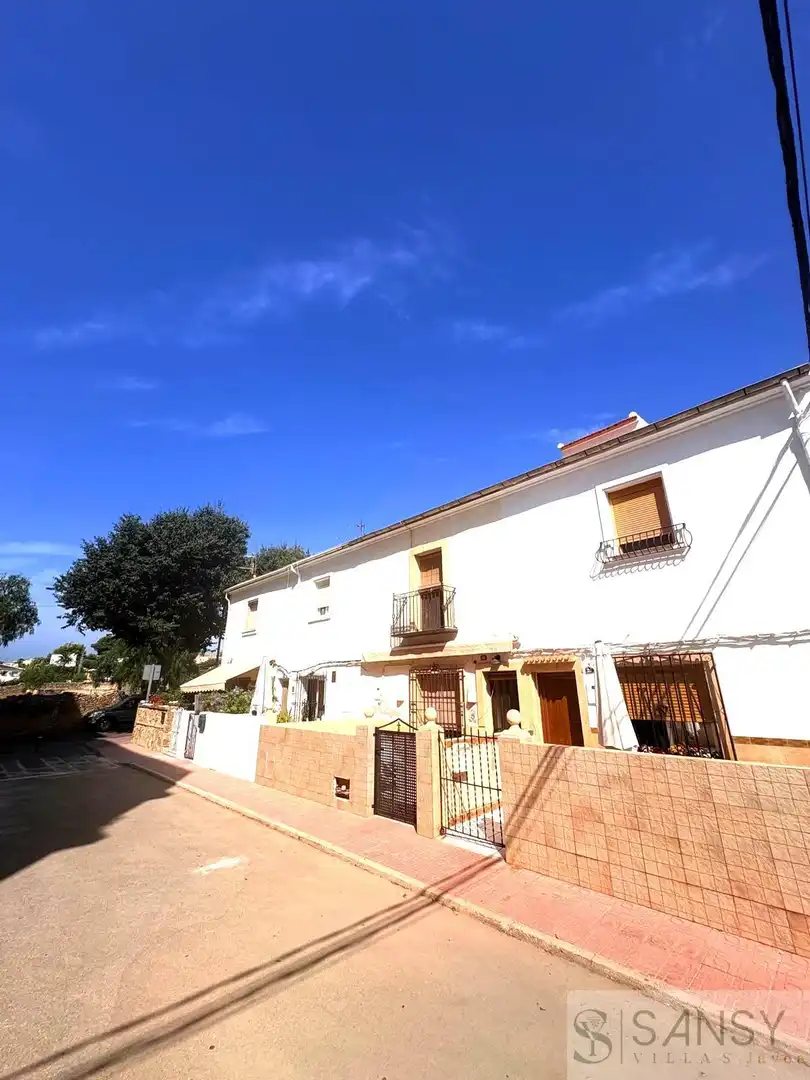 Vista exterior de Casa adosada en venda en Jávea / Xàbia amb Calefacció i Terrassa