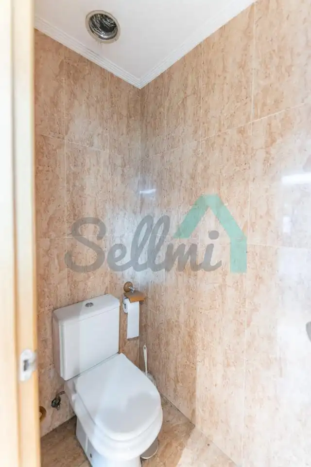 Baño de Piso en venta en Oviedo  con Parquet