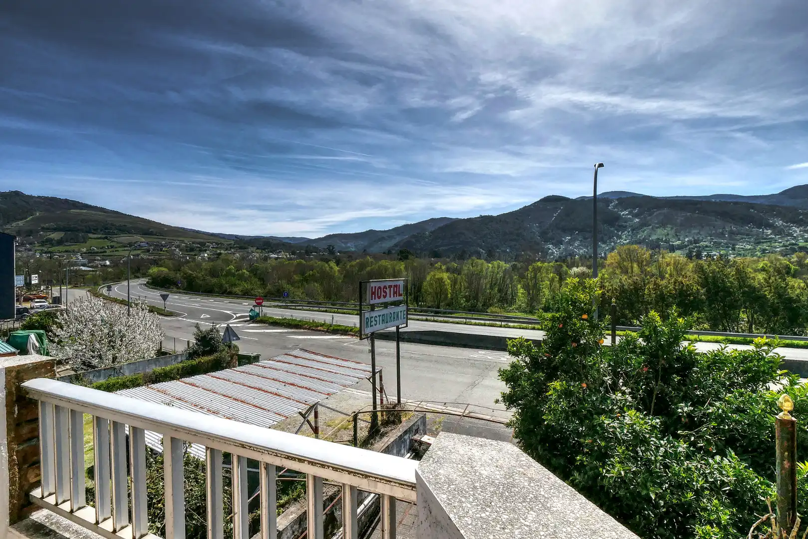 Vista exterior de Edifici en venda en Quiroga amb Piscina comunitària