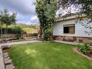 Vista exterior de Casa o xalet en venda en L'Ametlla del Vallès amb Balcó