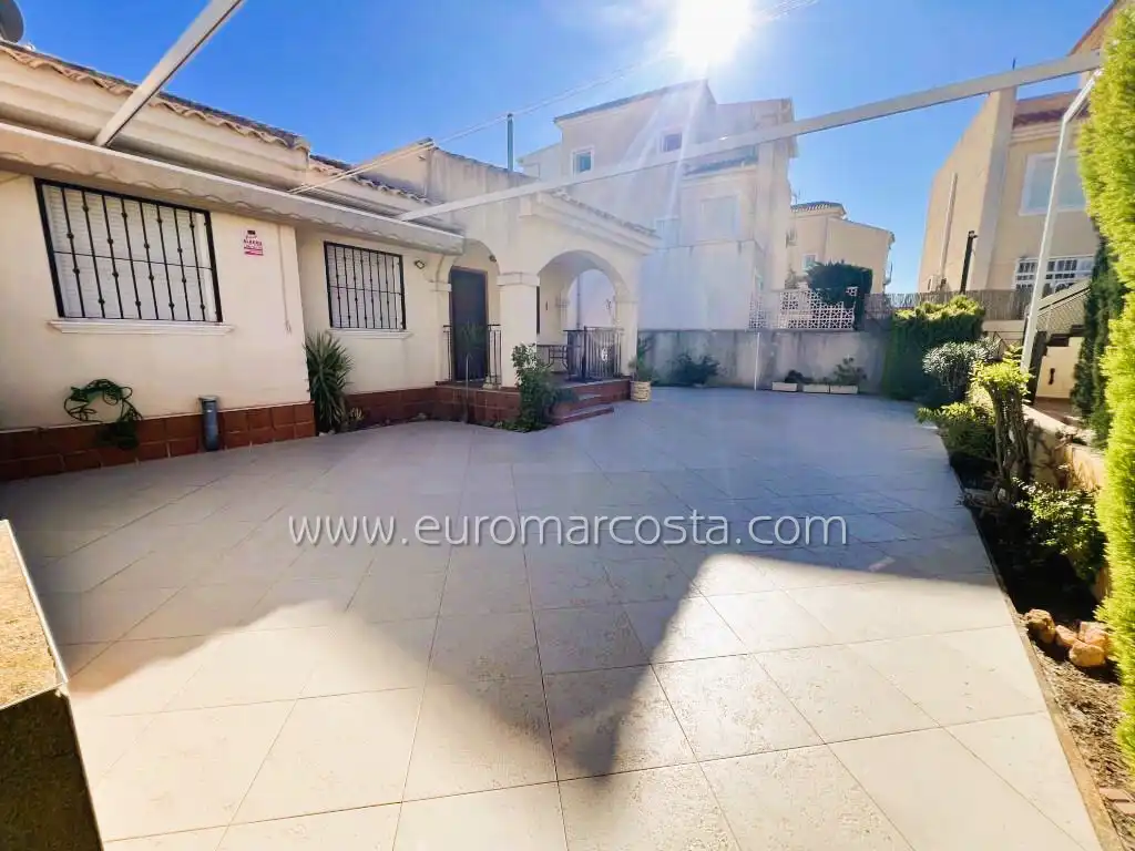 Casa pareada con piscina en venta en Carrer el Moll, imagen 3