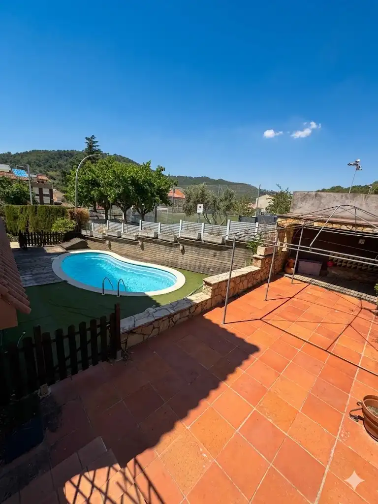 Piscina de Casa adosada en venta en La Palma de Cervelló con Aire acondicionado, Calefacción y Terraza