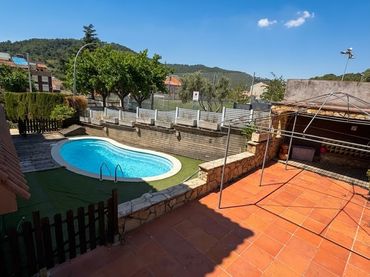 Casa aparellada amb balcó en venda a La Palma de Cervelló
